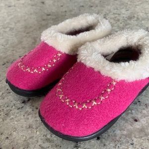 Kamik Cozy Cabin 2 Infant/Toddee hot pink slippers. Size 5. Good condition